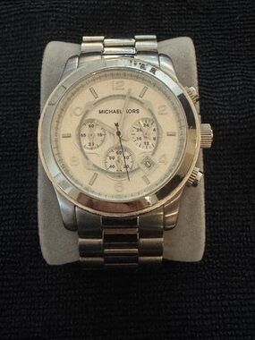 Michael Kors Runway Chronograph, model MK8086